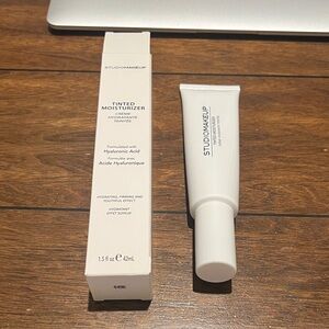 STUDIOMAKEUP Tinted Moisturizer in OAT